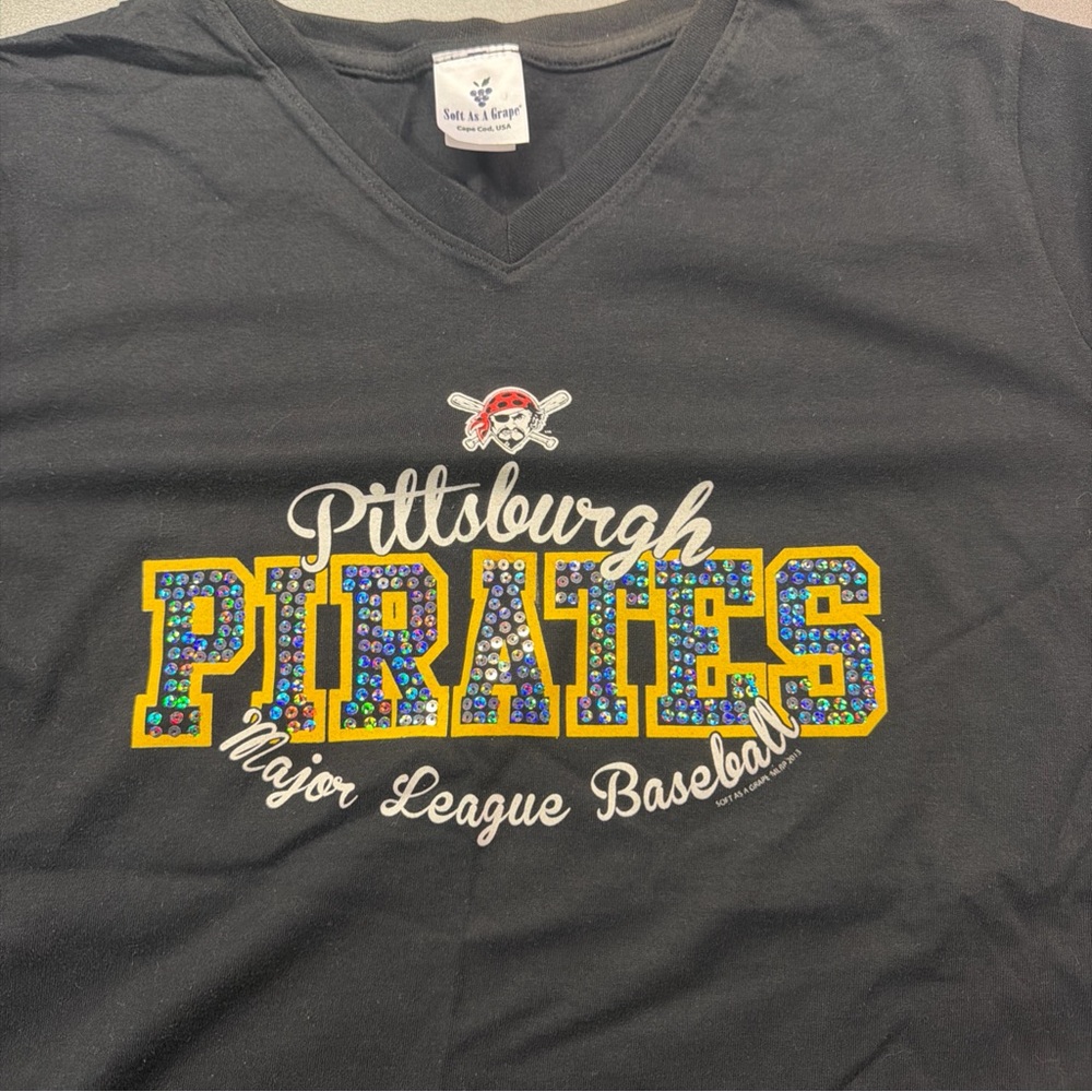 Women Black Pittsburgh Pirates Major League Baseball V-neck t-shirt Rhinestone L - Picture 3 of 5